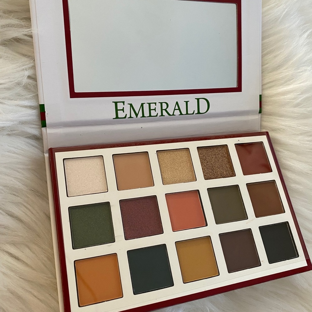 Emerald by beauty creations eyeshadow palette - Picture 3 of 5